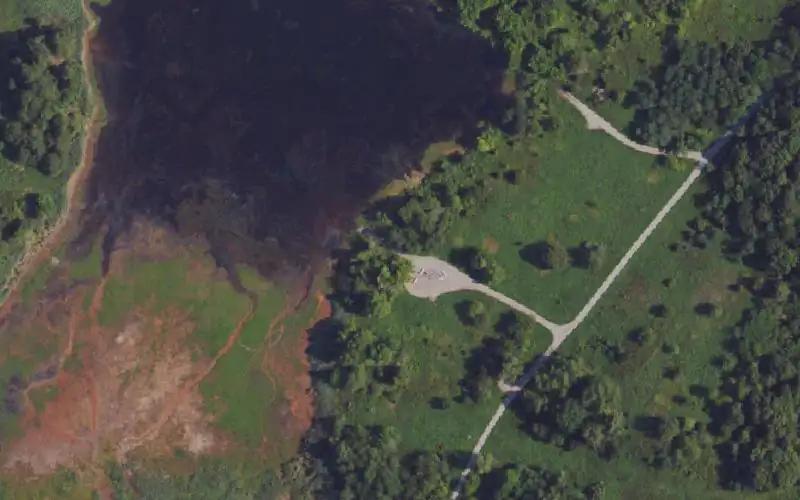 Aerial photo of the area around Grebe Pond, Muhlenberg County