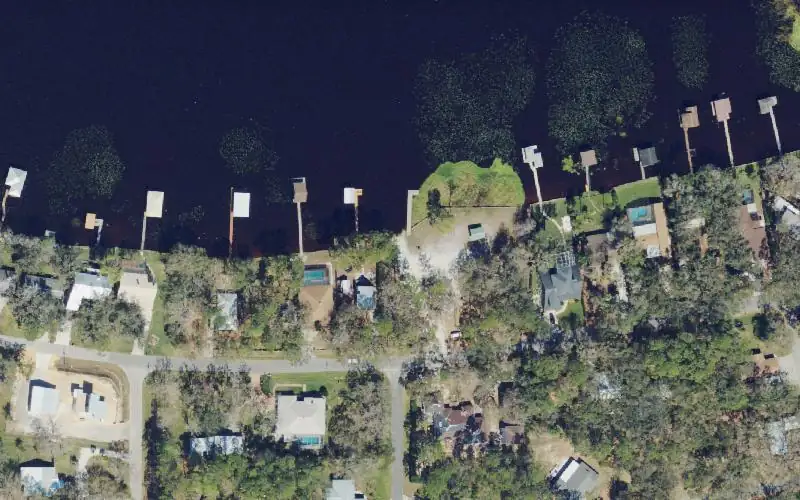 Aerial photo of the area around Lake Josephine Public Boat Ramp (Oak Beach), Highlands County