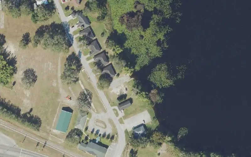 Aerial photo of the area around Lake Tracy Public Boat Ramp, Polk County