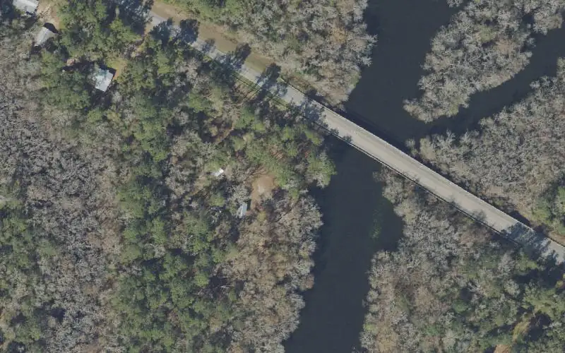 Aerial photo of the area around Millers Ferry Bridge Pay Ramp (Unimproved Dirt Ramp), Washington County