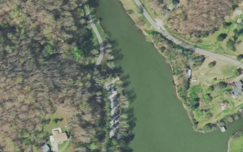 Aerial photo of the area around Moonlight Bay, Roane County