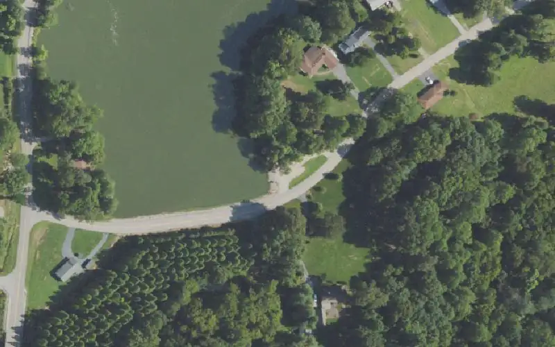 Aerial photo of the area around New Kingfisher Lake, Daviess County