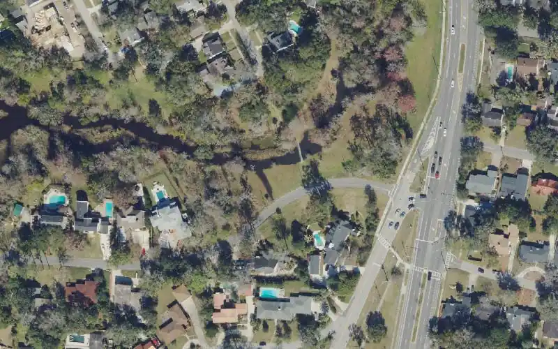 Aerial photo of the area around River Oaks Park Paddlecraft Access, Duval County